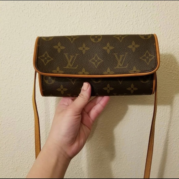 AUTHENTIC LUXURY ITEMS - Picture 7 of 8